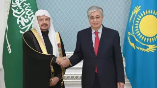 Токаев вручил орден "Достык" Абдулле Аль аш-Шейху