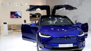 Tesla приостанавливает тестирование автопилота из-за неполадок