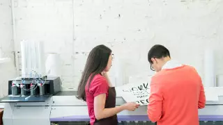 "Есть только у избранных": на улицах остается все меньше рекламы из-за дефицита баннеров