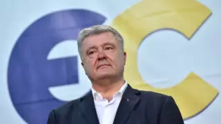 Порошенко продал свои телеканалы из-за закона "об олигархах" в Украине