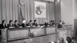 Появились архивные фото Назарбаева со Всемирного курултая казахов