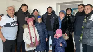 Бабушке с 6 внуками собрали деньги на новый дом, корову и уплату долгов в Актобе