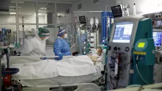 "В реанимациях 80 процентов пациентов вакцинированы": новый фейк рассылают в сети