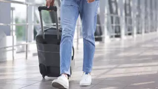 Задолжавший 300 миллионов тенге казахстанец пытался выехать за границу