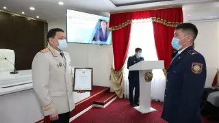 В преддверии праздника наградили отличившихся столичных полицейских