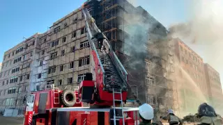 Новостройку охватило пламенем в Актау