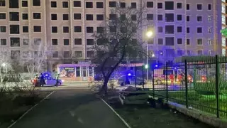 Парни и девушки устроили драку на проезжей части в Актау