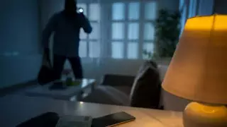 Пьяный незнакомец забрался в дом, ударил хозяйку и уснул в Акмолинской области