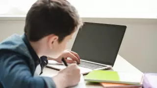 Вторую смену в школах Нур-Султана перевели на дистанционку