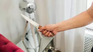 Женщина ударила ножом обидчика сына в Костанайской области