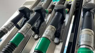 Информацию о дефиците бензина на юге прокомментировали в КМГ