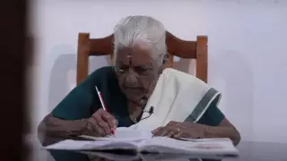 104-летняя долгожительница села за парту, чтобы научиться читать