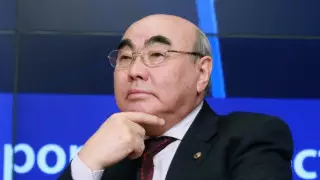 Экс-президент Кыргызстана Акаев снова вернулся в Бишкек