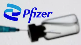 Две дозы вакцины Pfizer на 70 процентов эффективны против госпитализации из-за "омикрона" - ученые