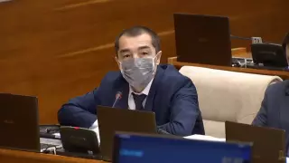 "На три недели рот закрыли". Главу ЕНПФ раскритиковали в Мажилисе