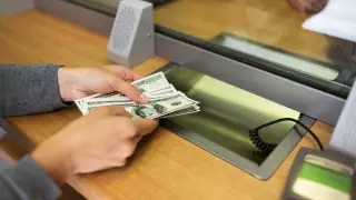 Каким будет официальный курс доллара на выходные