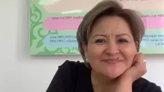 54-летняя преподавательница сняла видео со студентами и стала звездой