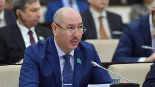 Сенат досрочно прекратил полномочия депутата Нурлана Кылышбаева