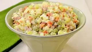 Врач-диетолог отвела крайне малый срок хранения убранному в холодильник оливье