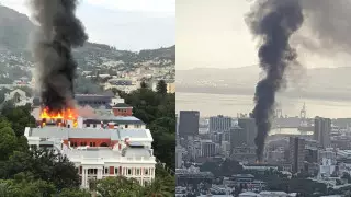 Здание парламента загорелось в столице ЮАР