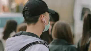 Алматинцев попросили оставаться дома