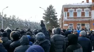 Беспорядки в Костанае: Кидали коктейль Молотова, пытались прорваться в акимат