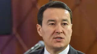 Не аффилированный с внутриэлитными группами технократ. Что говорят о премьере Смаилове политологи