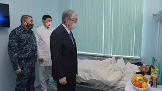 Токаев пообщался с пострадавшими в алматинской трагедии