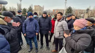 "Әкімдік өртенгенше ғимараттан кетпедім" - Сапарбаев Тараздағы тәртіпсіздіктер кезінде қайда болғанын айтты