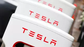 Власти Канады начали расследование в отношении Tesla