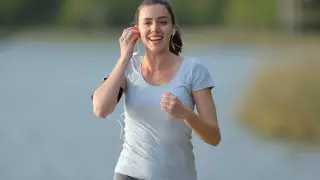 Футболку для зарядки смартфонов создали ученые