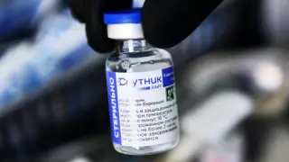 Партия из 150 тысяч доз вакцины "Спутник Лайт" доставлена в Казахстан