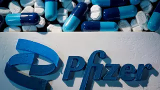Pfizer заявила об эффективности своих таблеток против штамма "омикрон"