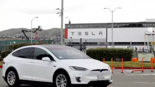 Водителя Tesla впервые обвинили в убийстве из-за ошибки автопилота