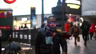 Требование о ношении масок и COVID-паспорта отменят в Великобритании