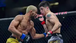 Третий бой чемпионов UFC в весе Жумагулова завершился неожиданным результатом