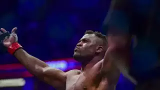 Главный поединок UFC завершился победой Нганну