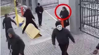 Кидали камни, лезли на ворота: двух многодетных матерей задержали за участие в беспорядках в Кызылорде