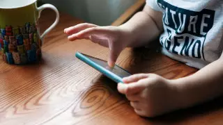 В какие приложения чаще всего заходят дети в Казахстане