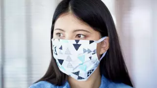 Ученые указали на эффективность масок против "омикрон"-штамма