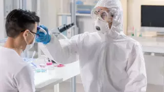 Омикрон жұқтырғанда және одан кейін пайда болатын белгілер айтылды