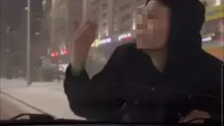 Опасную езду на капоте устроили парни в Нур-Султане
