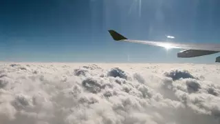 Украинские олигархи и бизнесмены улетают из страны чартерными рейсами - СМИ