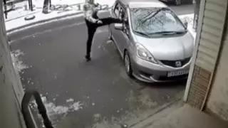 Разбивавший стекла машин молодой человек задержан в Алматы