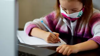 Занятия школьников второй смены отменили из-за метели в Нур-Султане