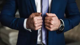 Увольнение или штраф. За разницей в доходах и расходах чиновников будут следить в Казахстане