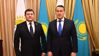 Оралов встретился с премьером Смаиловым