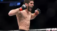 Ислам Махачев выиграл нокаутом главный бой турнира UFC