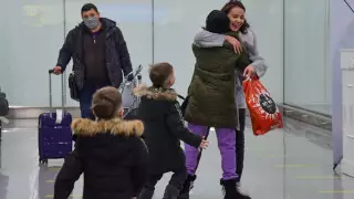 В Нур-Султане сел второй борт с эвакуированными из Украины казахстанцами