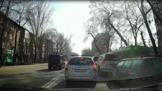 Водителя "Гелендвагена" наказали в Алматы после видео в соцсети